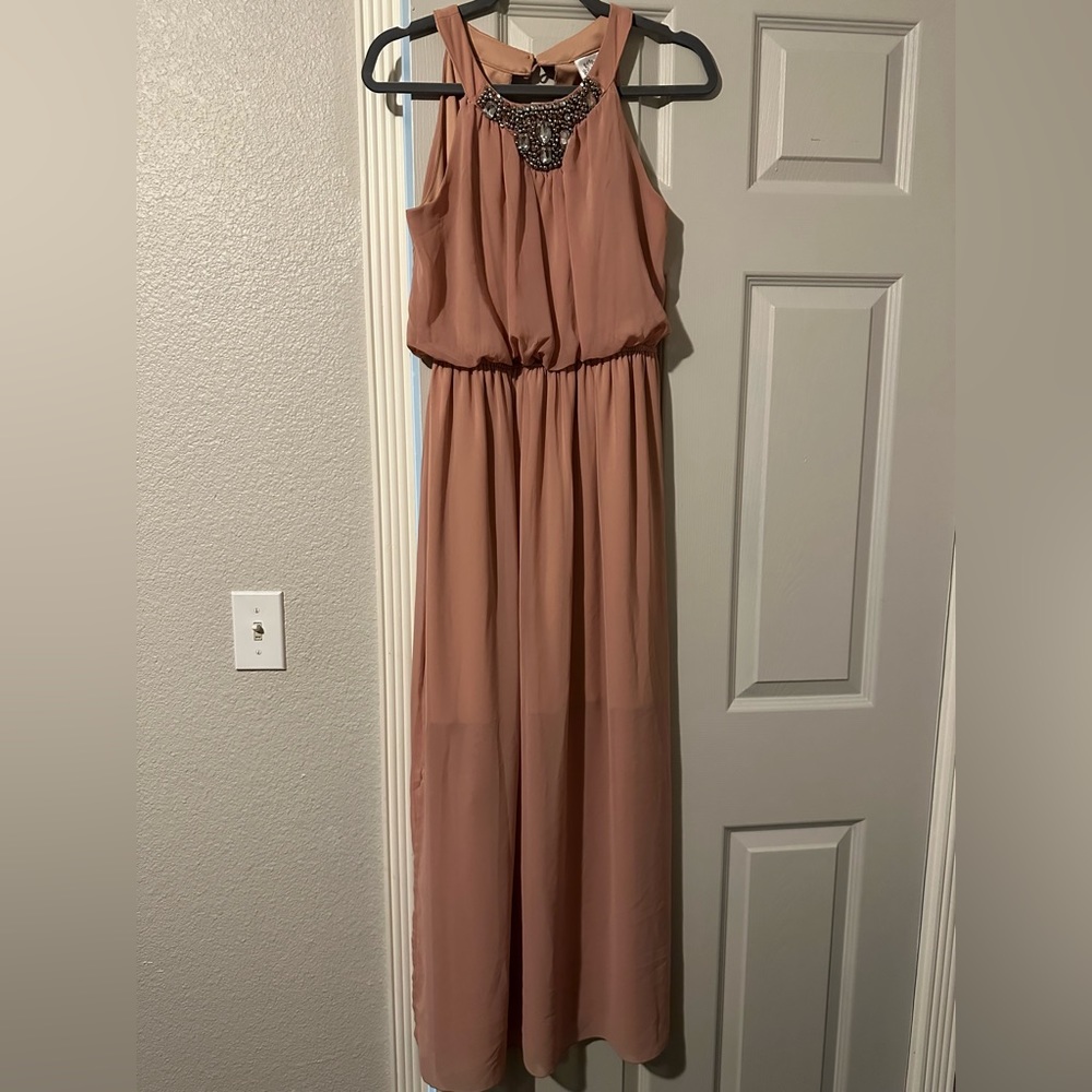 Very cute maxi dress. Can dress up or down, perfect for spring and summer
